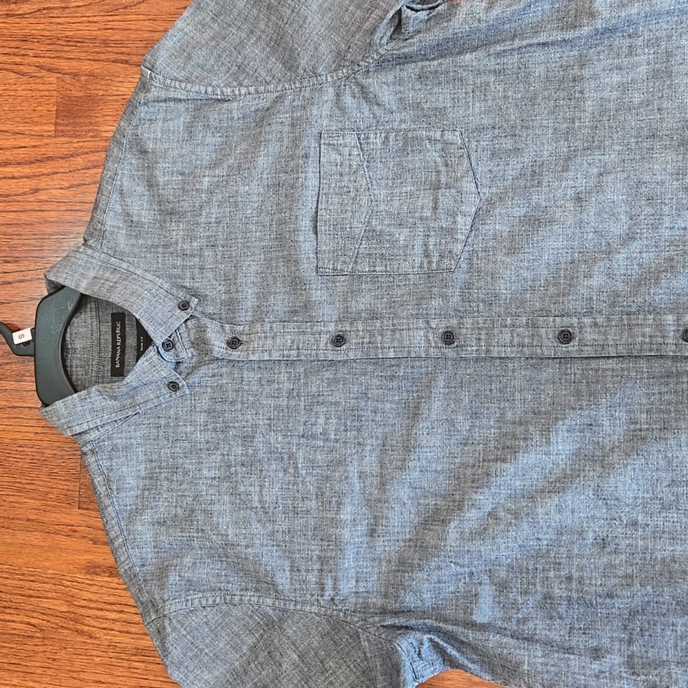 Banana Republic Size XL Chambray Short Sleeve Button Down Shirt